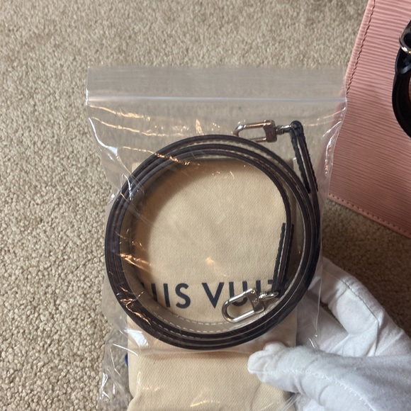 NEW - LOUIS VUITTON EPI LEATHER PETITE SAC PINK CROSSBODY DUSTBAG AND BOX - Picture 6 of 8